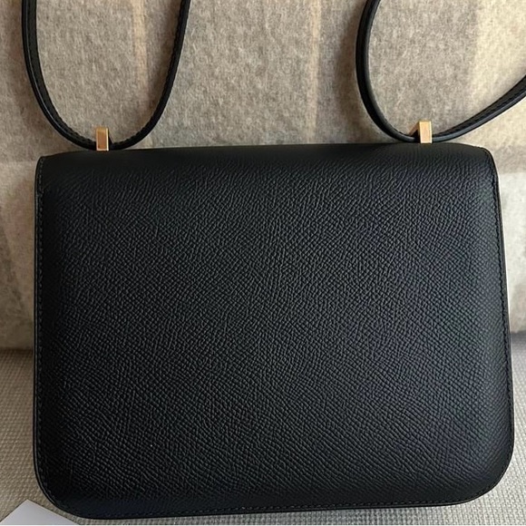 SOLD!Black Epsom Constance 18 GHW
C Stamp (2018). Highly sought after H neutral! - Picture 10 of 14